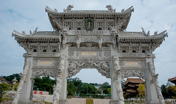 中國(guó)最大山門 同安梅山寺石刻山門